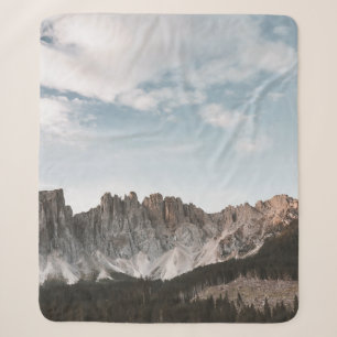 LANDSCHAFTSFOTOGRAFIE VON GRAU UND BROWN BERG SHERPADECKE