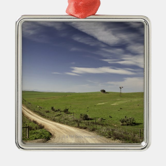 Landstraße, die zwischen Weizenfeldern twining Silbernes Ornament (Vorne)