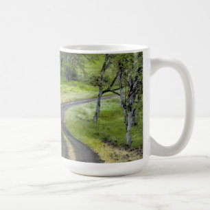Landstraße durch Bäume, Oregon Kaffeetasse
