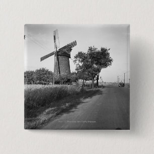 Landstraße und traditionelle Windmühle Button