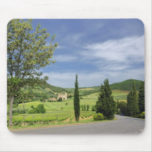 Landstraße zwischen Zypressen in Mousepad