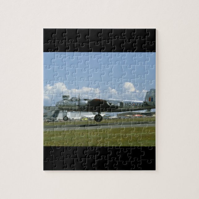 Landung B25. (Flugzeug; b25_WWII Flugzeuge (Vertikal)
