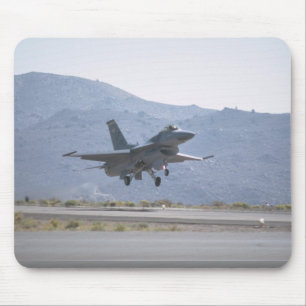 Landung F-16 am Luke-Luftwaffenstützpunkt Mousepad