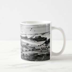 Landungs-Schiffe, die an Land Fracht auf Kaffeetasse