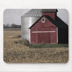 Landwirtschaftliche Landschaft nach Ernte Mousepad