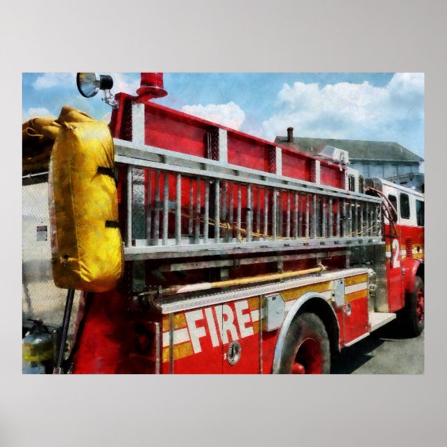 Lange Ladung auf Feuerwehrfahrzeugen Poster (Vorne)