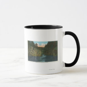 Lange Rapids vom Gerinne oben schauen Tasse