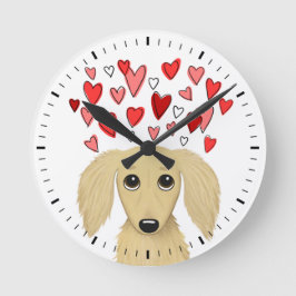 Langhaarige Creme-Dackel mit Niedlichem Herzhund Runde Wanduhr