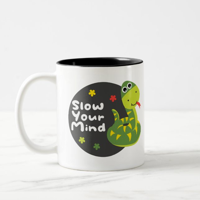 Langsam denken Kawaii lustige grüne Schlange Zweifarbige Tasse (Links)