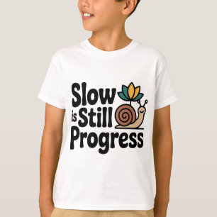 Langsam ist immer noch Fortschritt Schnecken-Yoga  T-Shirt