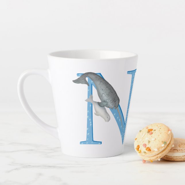 L'animal ABC N est pour le narval latte mug (En situation)