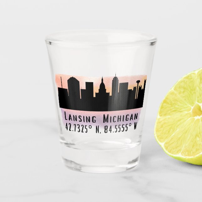 Lansing MI City Skyline Latitude und Länge Schnapsglas (Vorderseite)