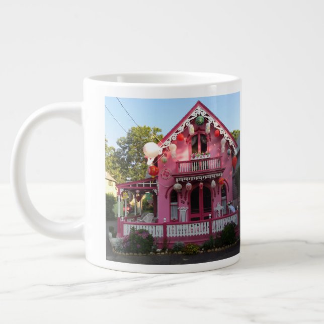 Lanterns and Pink Gingerbread - Martha's Vineyard Jumbo-Tasse (Links)
