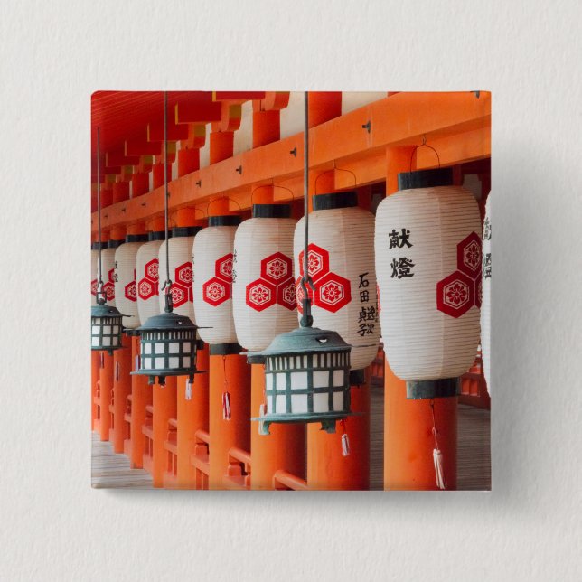 Lanterns inside Itsukushima Shrine Button (Vorderseite)