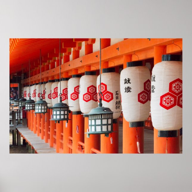 Lanterns Inside Itsukushima Shrine Poster (Vorne)