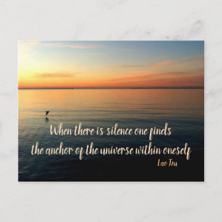 Lao Tzu Silence Zitat und Sonnenaufgang Postkarte