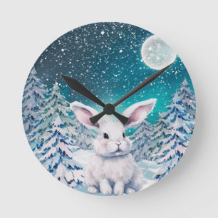 Lapin d'hiver dans une horloge murale en neige