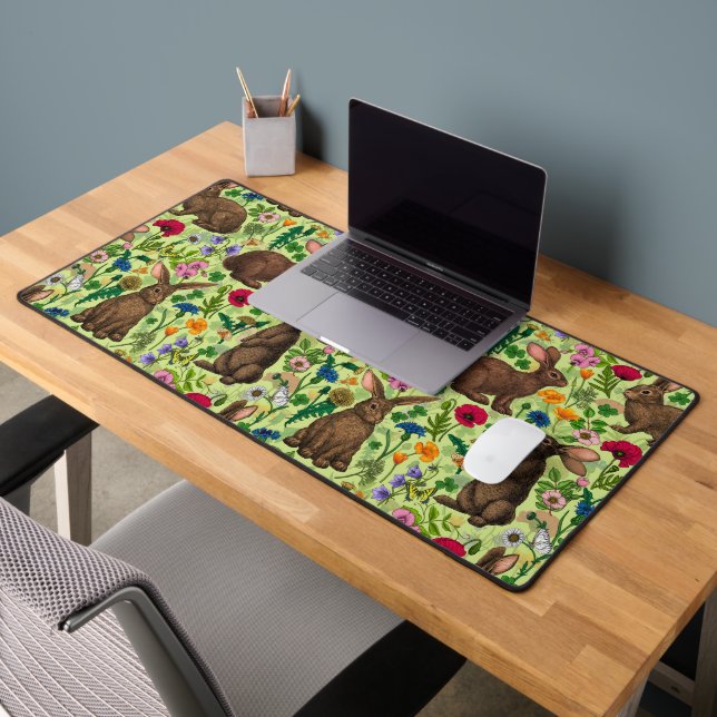 Lapins et fleurs sauvages sur le vert miel (Bureau 2)