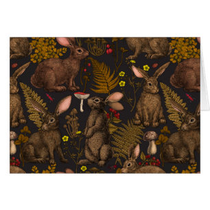 Lapins et flore boisée