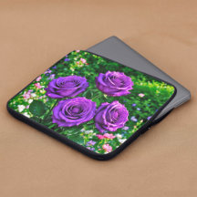 Laptop-Hülle mit violetten Rosen