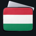 Laptop-Sieb mit ungarischer Flagge Laptopschutzhülle<br><div class="desc">Schützen Sie Ihr Gerät stilvoll mit unserem schlanken Laptop-Ärmel mit der Flagge Ungarns! Der Laptop-Ärmel ist mehr als nur ein funktionelles Zubehör; er ist eine Feier des reichen Kulturerbes Ungarns und des Nationalstolzes. Das kühne Design zeigt die ungarische Flagge und bietet eine einzigartige und sinnvolle Möglichkeit, Ihren Laptop zu schützen...</div>