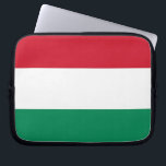 Laptop-Sieb mit ungarischer Flagge Laptopschutzhülle<br><div class="desc">Schützen Sie Ihr Gerät stilvoll mit unserem schlanken Laptop-Ärmel mit der Flagge Ungarns! Der Laptop-Ärmel ist mehr als nur ein funktionelles Zubehör; er ist eine Feier des reichen Kulturerbes Ungarns und des Nationalstolzes. Das kühne Design zeigt die ungarische Flagge und bietet eine einzigartige und sinnvolle Möglichkeit, Ihren Laptop zu schützen...</div>