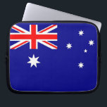 Laptop Sleeve unter australischer Flagge<br><div class="desc">Schützen Sie Ihr Gerät stilvoll mit unserem exklusiven Laptop-Ärmel mit der Flagge Australiens! Dieser Laptop-Ärmel ist mit viel Liebe zum Detail gestaltet und ist mehr als nur ein Schutzmittel; er ist ein Feier des australischen Kulturerbes und des kulturellen Stolzes. Das lebhafte Design zeigt die berühmte australische Fahne und macht diesen...</div>