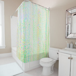 L'arc-en-ciel colore le rideau en douche par