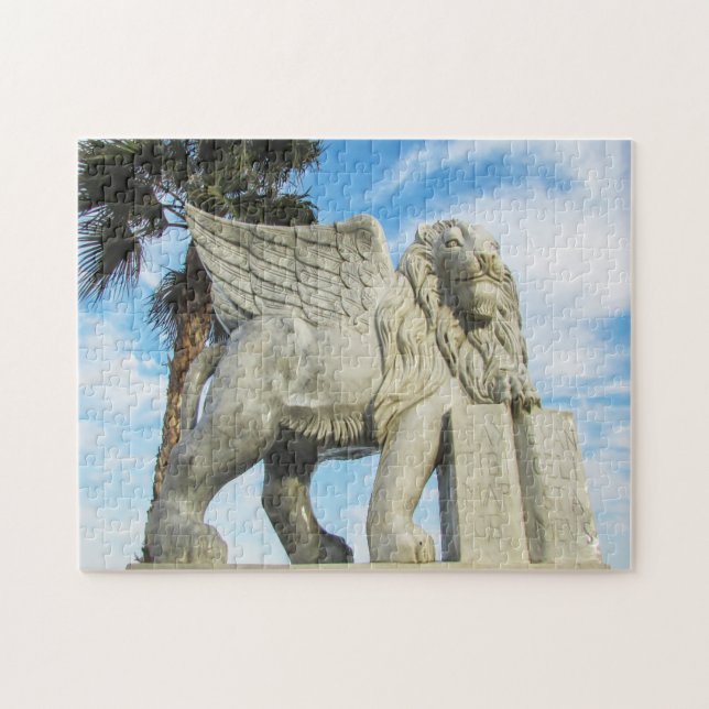 Larnaca-Löwe geflügelte Löwenstatue. (Horizontal)