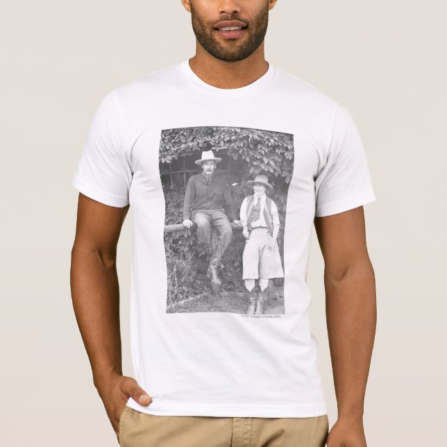 Larry Larom und eine Frauenaufstellung T-Shirt (Vorderseite)
