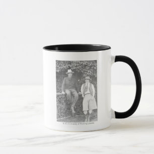 Larry Larom und eine Frauenaufstellung Tasse