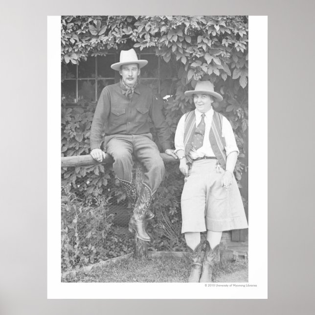 Larry Larom und eine posierende Frau. Poster (Vorne)