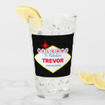 Las Vegas Sign Special Event Glass Glas<br><div class="desc">Es ist Vegas, Baby... oder vielleicht nur Poker Nacht, wenn die Kinder ins Bett gehen. So oder so, fügen Sie etwas zu einem besonderen Tag jemanden mit diesem Vegas themed Glas! Anpassen mit jedem Namen und Titel.</div>