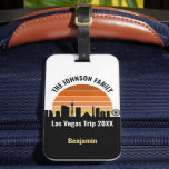 Las Vegas Strip Sunset Custom Vacation Gepäckanhänger<br><div class="desc">Coole individuelle Las Vegas Skyline bei Sonnenuntergang Gepäckanhänger für Ihren Familienurlaub oder Bachelor-Party-Ausflug in die Stadt der Lichter. Spielen Sie vom Sonnenaufgang bis zum Sonnenuntergang in dieser Stadt und erinnern Sie sich daran mit diesem Sake-Souvenir.</div>