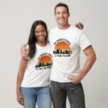 Las Vegas Strip Sunset Custom Vacation T-Shirt<br><div class="desc">Coole Skyline von Las Vegas bei Sonnenuntergang T - Shirt für Ihren Familienurlaub oder Bachelor-Partyausflug in die Stadt der Lichter. Spielen Sie vom Sonnenaufgang bis zum Sonnenuntergang in dieser Stadt und erinnern Sie sich daran mit diesem Sake-Souvenir.</div>
