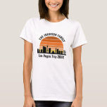 Las Vegas Strip Sunset Custom Vacation Women's T-Shirt<br><div class="desc">Coole individuelle Las Vegas Skyline bei Sonnenuntergang Frauenurlaub T - Shirt für Ihren Familienurlaub oder Bachelor-Party-Ausflug in die Stadt der Lichter. Spielen Sie vom Sonnenaufgang bis zum Sonnenuntergang in dieser Stadt und erinnern Sie sich daran mit diesem Sake-Souvenir.</div>