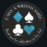 Las Vegas Theme Custom Text Malibu Blue Glitzer Runder Aufkleber<br><div class="desc">Imitate türkisblauer Glitzer und weiße Kartenkartentexte sind mit einem anpassbaren Text versehen,  der diese schwarzen,  runden Aufkleber perfekt für alle Arten von Projekten und Anlässen macht. Verwenden Sie sie,  um Lieblinge für Hochzeitsgäste,  nahe Umschläge und mehr zu kennzeichnen.</div>