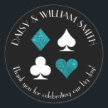 Las Vegas Theme Custom Text Sticker Aquamarin Glit<br><div class="desc">Imitate aquamarine Glitzer- und weiße KartenAnzüge sind durch einen anpassbaren Text umgeben,  der diese runden Aufkleber perfekt für alle Arten von Projekten und Anlässen macht. Verwenden Sie sie,  um Lieblinge für Hochzeitsgäste,  nahe Umschläge und mehr zu kennzeichnen.</div>