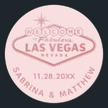 Las Vegas Wedding Rose Gold Pink Runder Aufkleber<br><div class="desc">Gönnen Sie sich Aufkleber oder Umschlag Aufkleber mit dem "Welcome to Fabulous Las Vegas" Zeichen in Imitaten Rose goldfarbene Folie. Klicken Sie auf Weiter,  um die Hintergrundfarbe,  den Schriftart und die Textfarbe zu ändern.</div>