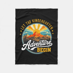Lass den Kindergarten-Abenteuerbeginn zurück zu Fleecedecke