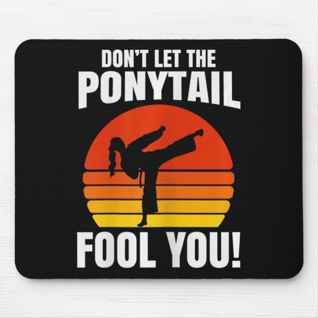 Lass dich nicht vom Pferdeschwanz täuschen Karate  Mousepad (Vorne)