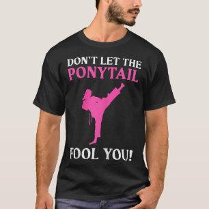 Lass dich nicht vom Pferdeschwanz täuschen Karate  T-Shirt