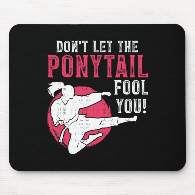 Lass dich nicht vom Pferdeschwanz täuschen Martial Mousepad (Vorne)