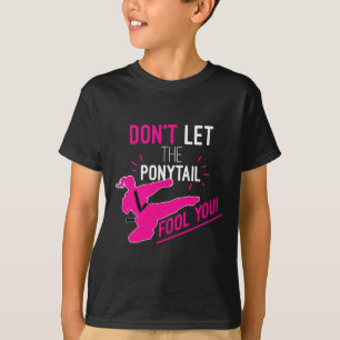 Lass dich vom Pferdeschwanz nicht täuschen Karate- T-Shirt