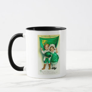Lass Erin Remember Couple mit einer Flagge Tasse