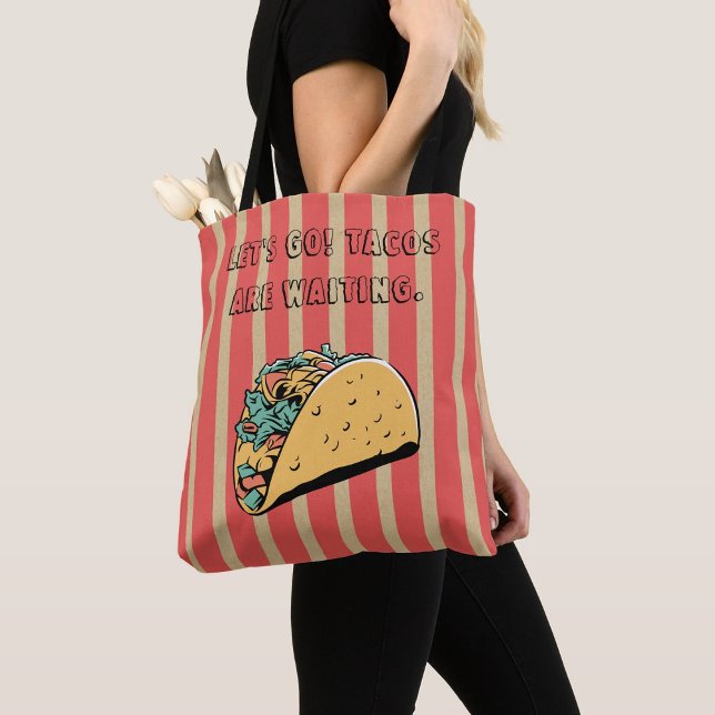 Lass Go Tacos sind Coole Retro-Kunststreifen gewar Tasche (Cool funny quote retro image. Graphic craft paper background, Brown and red stripes, Hand drawn taco)