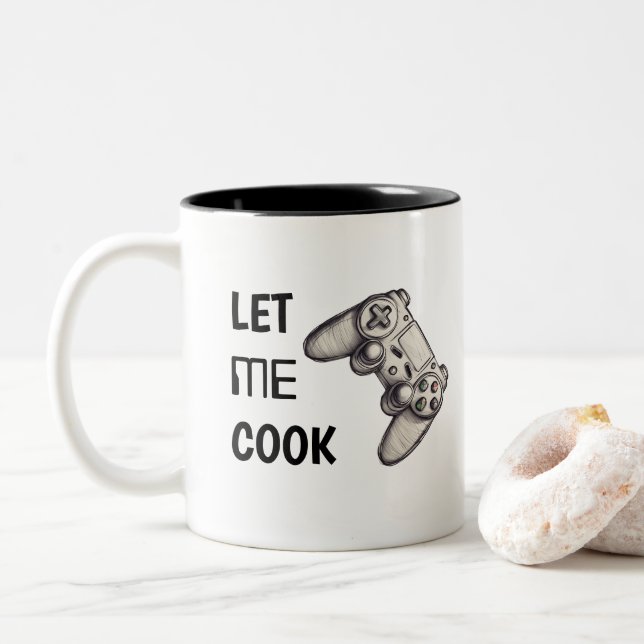 Lass Me Cook | Funny Video Game Controller Zweifarbige Tasse (Mit Donut)