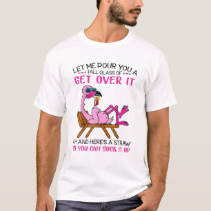 Lass mir, dir ein großes Glas Wasser zu gießen, da T-Shirt