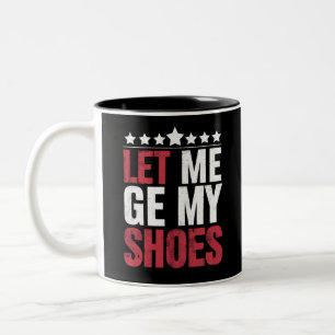 Lass mir meine Schuhe Trump Funny Quote Sprichwort Zweifarbige Tasse