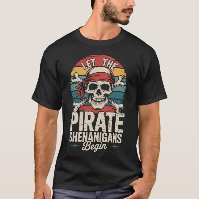 Lass the Pirate Shenanigans Begin Skull Pirate T-Shirt (Vorderseite)